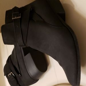 Jaclyn Smith Women's Amadora Black Ankle Bootie